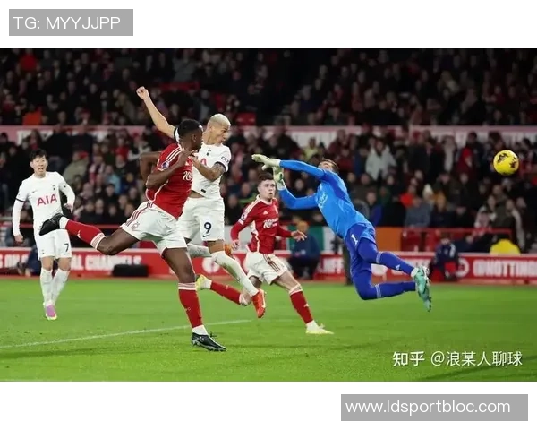 曼联热刺争抢科隆19岁边锋马拉转会费或超3000万欧元