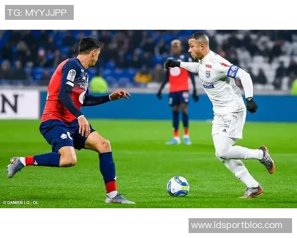 米体报道罗马中场科内脚踝状况良好明天将进行进一步检查确认